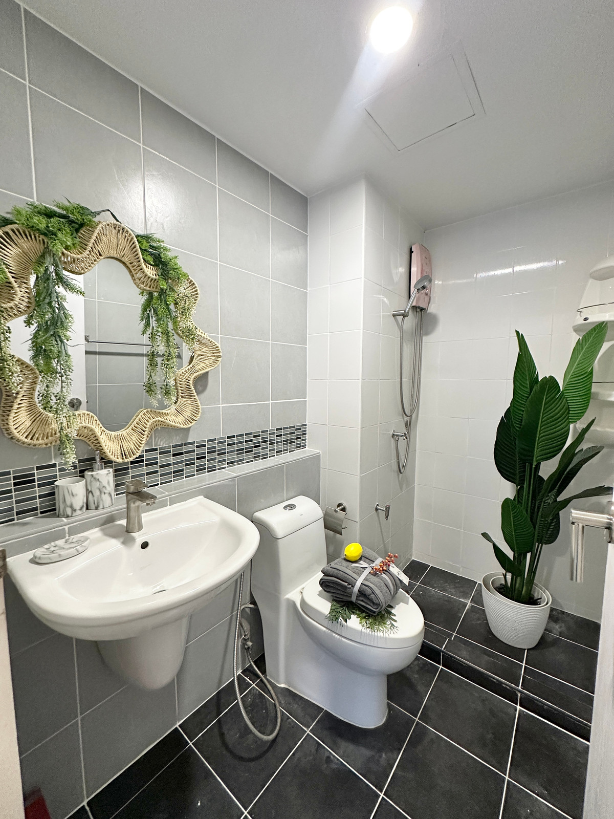 ขายคอนโดนวมินทร์ รามอินทรา : 🟢น็อต อยู่สบาย พร้อมดูแล / วิวสวน วิวสระ / คอนโด Renovate ใหม่สวยๆได้ไปตามภาพ /🟢 ขายคอนโด ดี คอนโด รามอินทรา ใกล้ รถไฟฟ้า มัยลาภ 4xx m