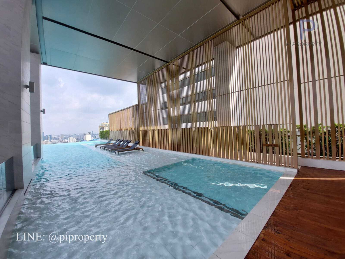 ให้เช่าคอนโดสุขุมวิท อโศก ทองหล่อ : ให้เช่าห้องชุด 1 ห้องนอน ตกแต่งครบครัน ที่ Esse Asoke ชั้นสูง หันหน้าไปทางทิศเหนือ อากาศเย็นสบาย ทำเลดีเยี่ยมในย่านอโศก ใกล้รถไฟฟ้า BTS และ MRT