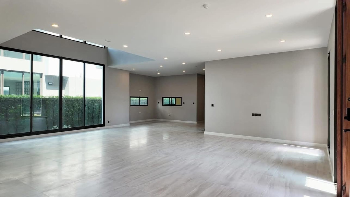 ขายบ้านปิ่นเกล้า จรัญสนิทวงศ์ : Grand Bangkok Boulevard Pinklao-Kanchana บ้านหลังมุมติดสวน ขนาดใหญ่ 620 ตร.ม. Please call: 082-894-4624