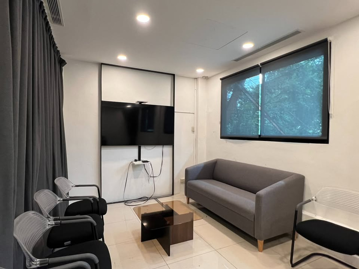 For RentWarehouseOnnut, Udomsuk : HR3288Office & Warehouse Udomsuk 31, good location, complete parking, suitable as a distribution point and office.