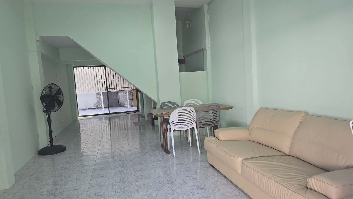 ให้เช่าบ้านมีนบุรี-ร่มเกล้า : ให้เช่าทาวน์เฮ้าส์รีโนเวทใหม่ หมู่บ้านสัมมากร รามคำแหง 112 ติดสัมมากร เพลส รามคำแหง 