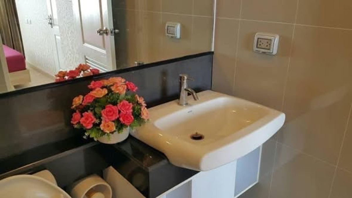 For RentCondoThaphra, Talat Phlu, Wutthakat : Bangkok Horizon Ratchada Thapra【𝐑𝐄𝐍𝐓】🔥A room with brown tones, bright and airy, pleasing to the eye.🔥 Contact Line ID: @hacondo