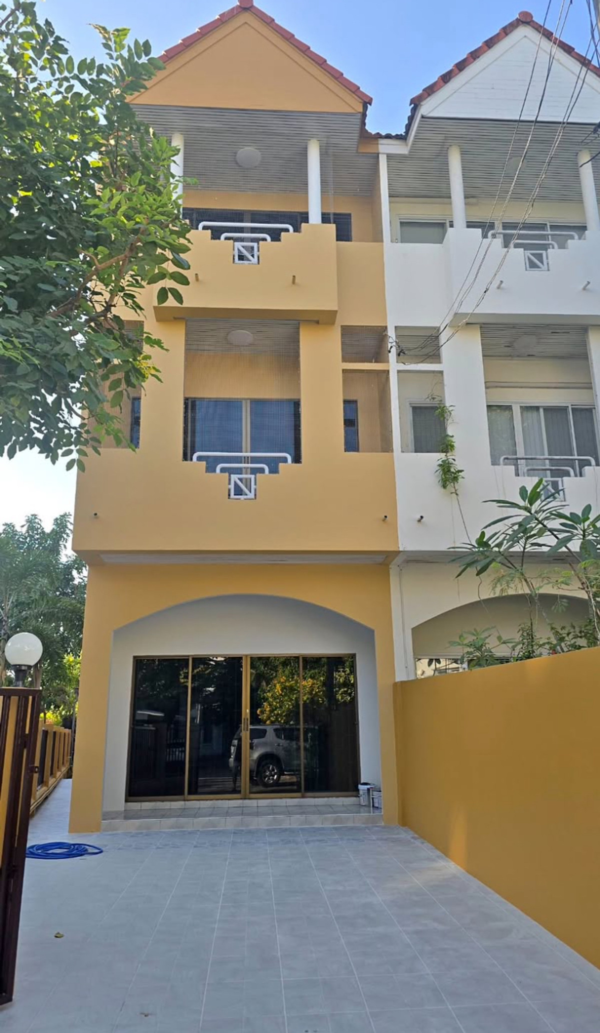 ให้เช่าบ้านมีนบุรี-ร่มเกล้า : ให้เช่าทาวน์เฮ้าส์รีโนเวทใหม่ หมู่บ้านสัมมากร รามคำแหง 112 ติดสัมมากร เพลส รามคำแหง 