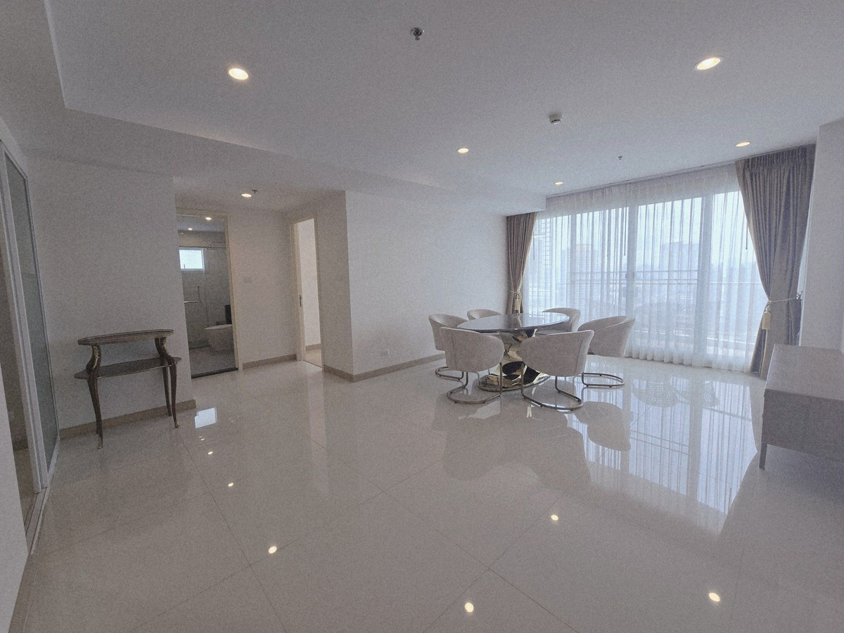 For RentCondoRama3 (Riverside),Satupadit : Condo for rent, Supalai Riva Grand Rama 3, 28th floor, size 99.78 sq m., 2 bedrooms, ready to move in immediately.