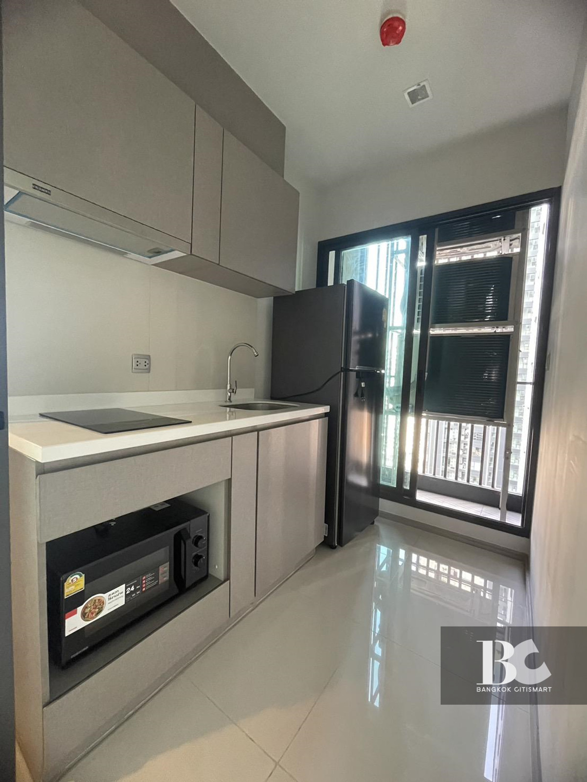 ให้เช่าคอนโดพระราม 9 เพชรบุรีตัดใหม่ RCA : 🔥 Hot Deal 2 bedrooms for rent at Life asoke rama9 🔥