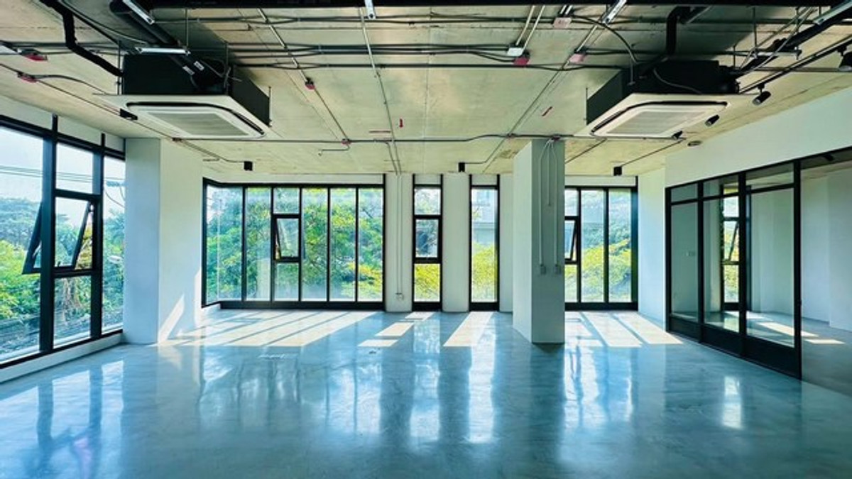 ให้เช่าสำนักงานอารีย์ อนุสาวรีย์ : HR3287ให้เช่าพื้นที่ออฟฟิศ/โชว์รูม 223 ตรม. ซอยพหลโยธิน 2 ใกล้ BTS อารีย์ บรรยากาศร่มรื่น