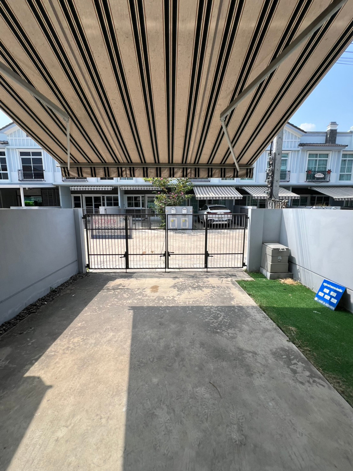 For SaleTownhomeBangna, Bearing, Lasalle : P-2977 Urgent sale!  Indy 4 Bangna KM.7, ready to move in, good location, near MEGA Bangna.