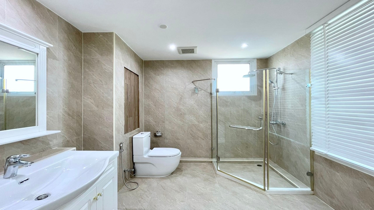 ขายคอนโดสุขุมวิท อโศก ทองหล่อ : Best Price 4BR Condo at Ideal 24 Sukhumvit 24 Near BTS Phrom Phong