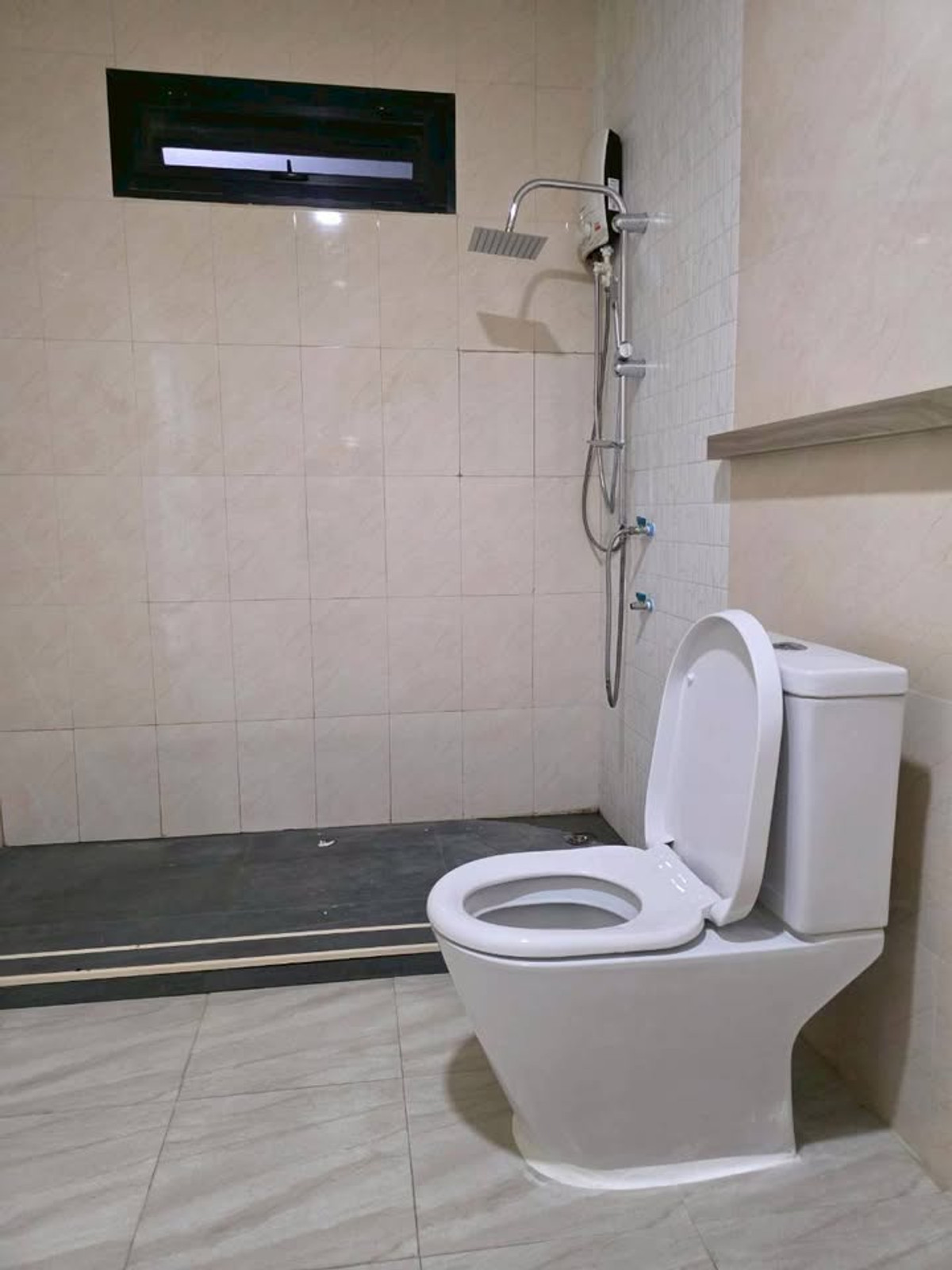 For RentHouseNonthaburi, Bang Yai, Bangbuathong : 4Bedroom House, 51 sq.wa., near MRT Saimai Station (less than 1 km walk), 3 Parking Spaces, Suitable for Company Registration