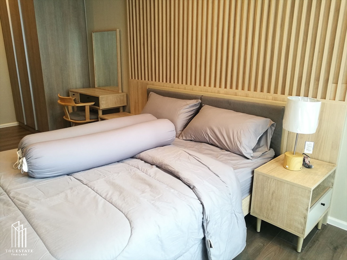 For RentCondoOnnut, Udomsuk : For rent: Whizdom Essence. Experience perfect living in a premium corner unit with unobstructed panoramic views on a quiet and private floor. @25,000 Baht