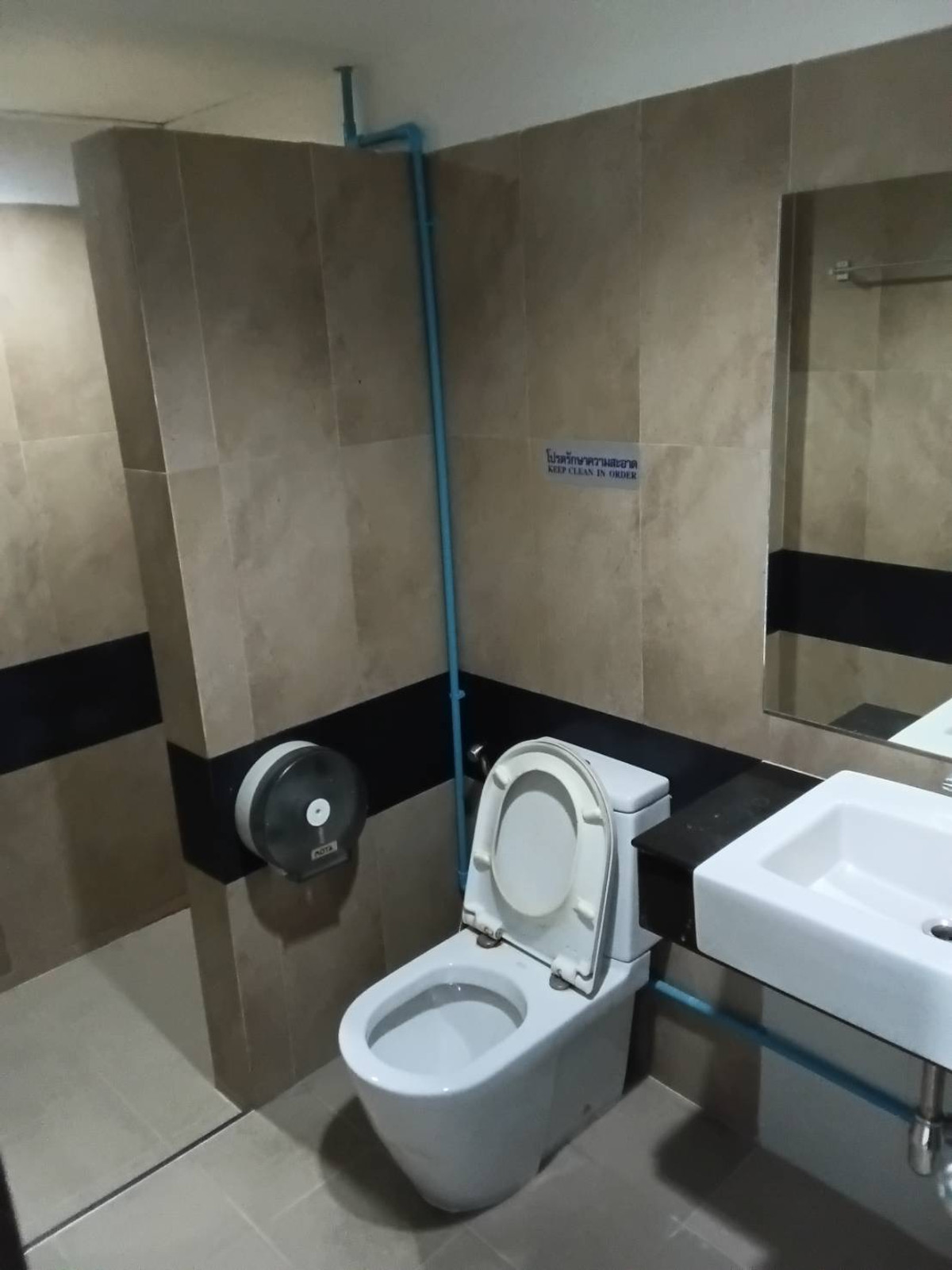 ให้เช่าโกดังราชเทวี พญาไท : Townhouse 5 floors x 40 sq.m. 中 日 Please add LINE ID @806qphgn o8415o5483