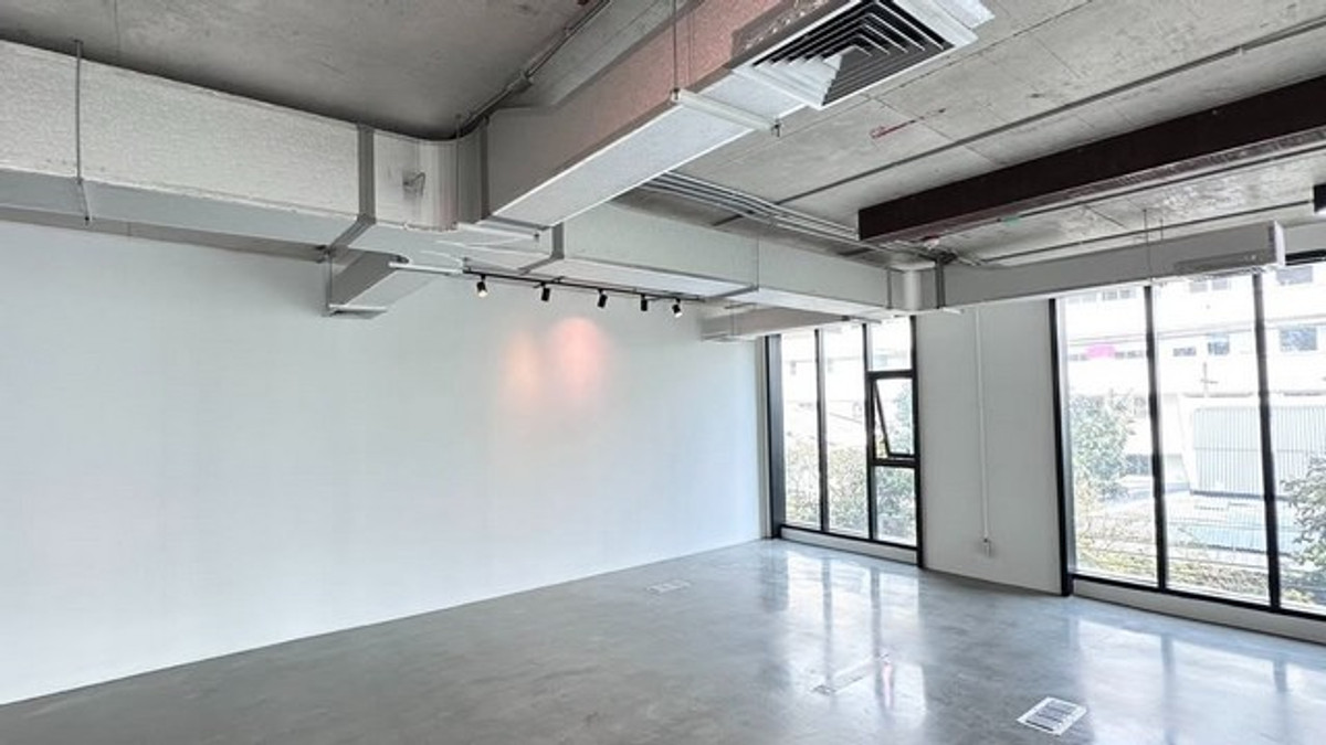 ให้เช่าสำนักงานอารีย์ อนุสาวรีย์ : HR3287ให้เช่าพื้นที่ออฟฟิศ/โชว์รูม 223 ตรม. ซอยพหลโยธิน 2 ใกล้ BTS อารีย์ บรรยากาศร่มรื่น