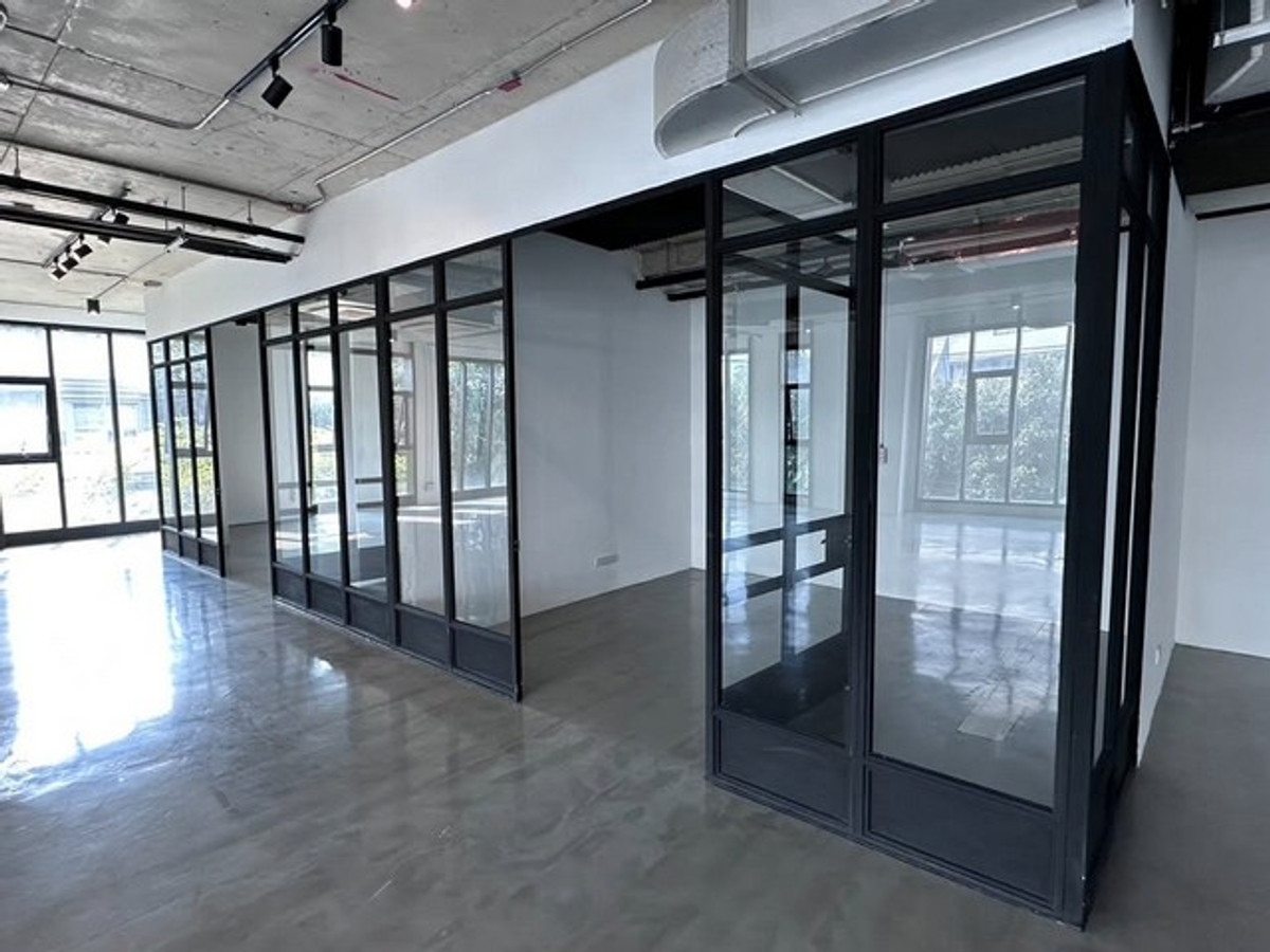 ให้เช่าสำนักงานอารีย์ อนุสาวรีย์ : HR3287ให้เช่าพื้นที่ออฟฟิศ/โชว์รูม 223 ตรม. ซอยพหลโยธิน 2 ใกล้ BTS อารีย์ บรรยากาศร่มรื่น