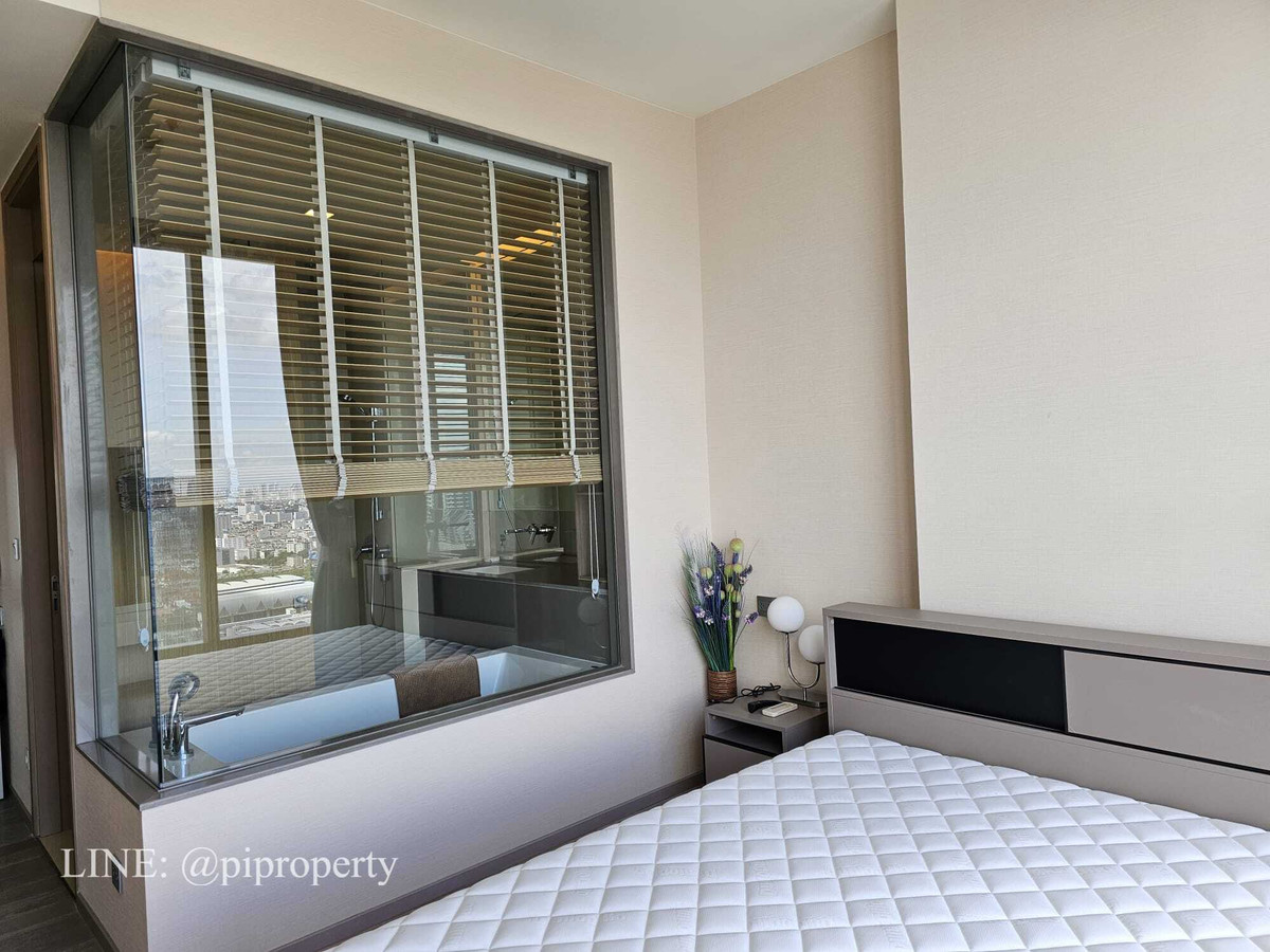 ให้เช่าคอนโดสุขุมวิท อโศก ทองหล่อ : ให้เช่าห้องชุด 1 ห้องนอน ตกแต่งครบครัน ที่ Esse Asoke ชั้นสูง หันหน้าไปทางทิศเหนือ อากาศเย็นสบาย ทำเลดีเยี่ยมในย่านอโศก ใกล้รถไฟฟ้า BTS และ MRT