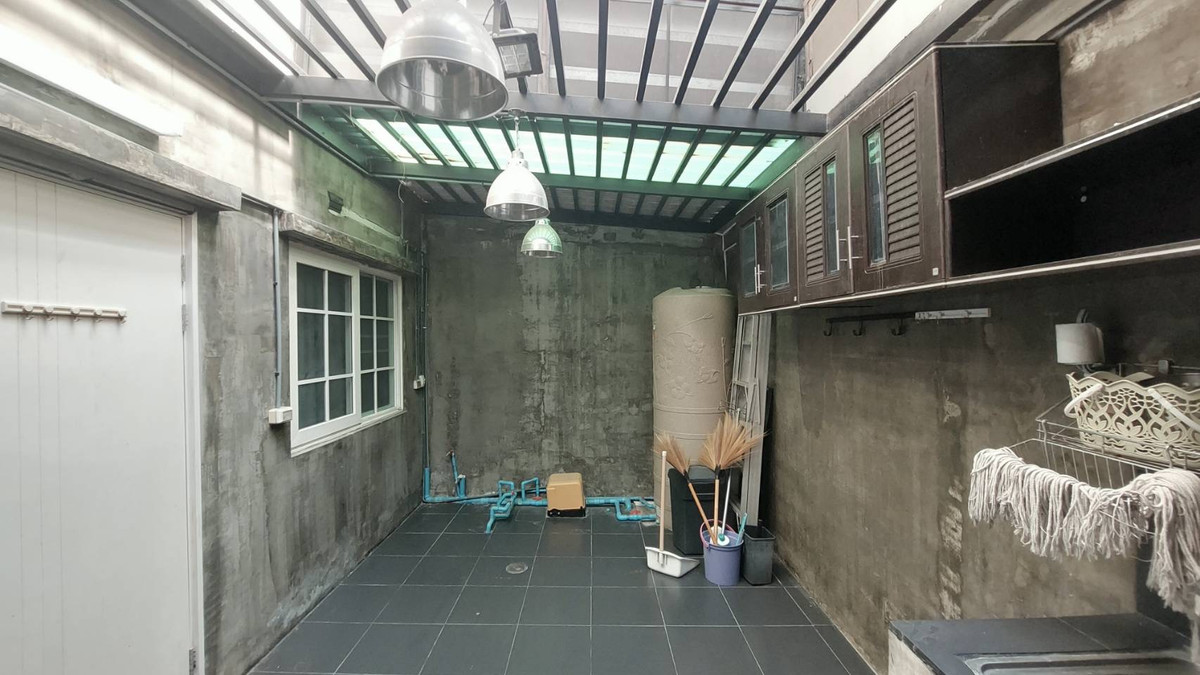 ทาวน์โฮมเกษตร นวมินทร์ ลาดปลาเค้า : ขาย/ให้เช่าทาวน์โฮม 3 ชั้น โกลเด้นทาวน์ ซ.นวมินทร์ 42  บึงกุ่ม 5 ห้องนอน 4 ห้องน้ำ ต่อเติมครบ คุ้มค่าทุกตารางนิ้ว