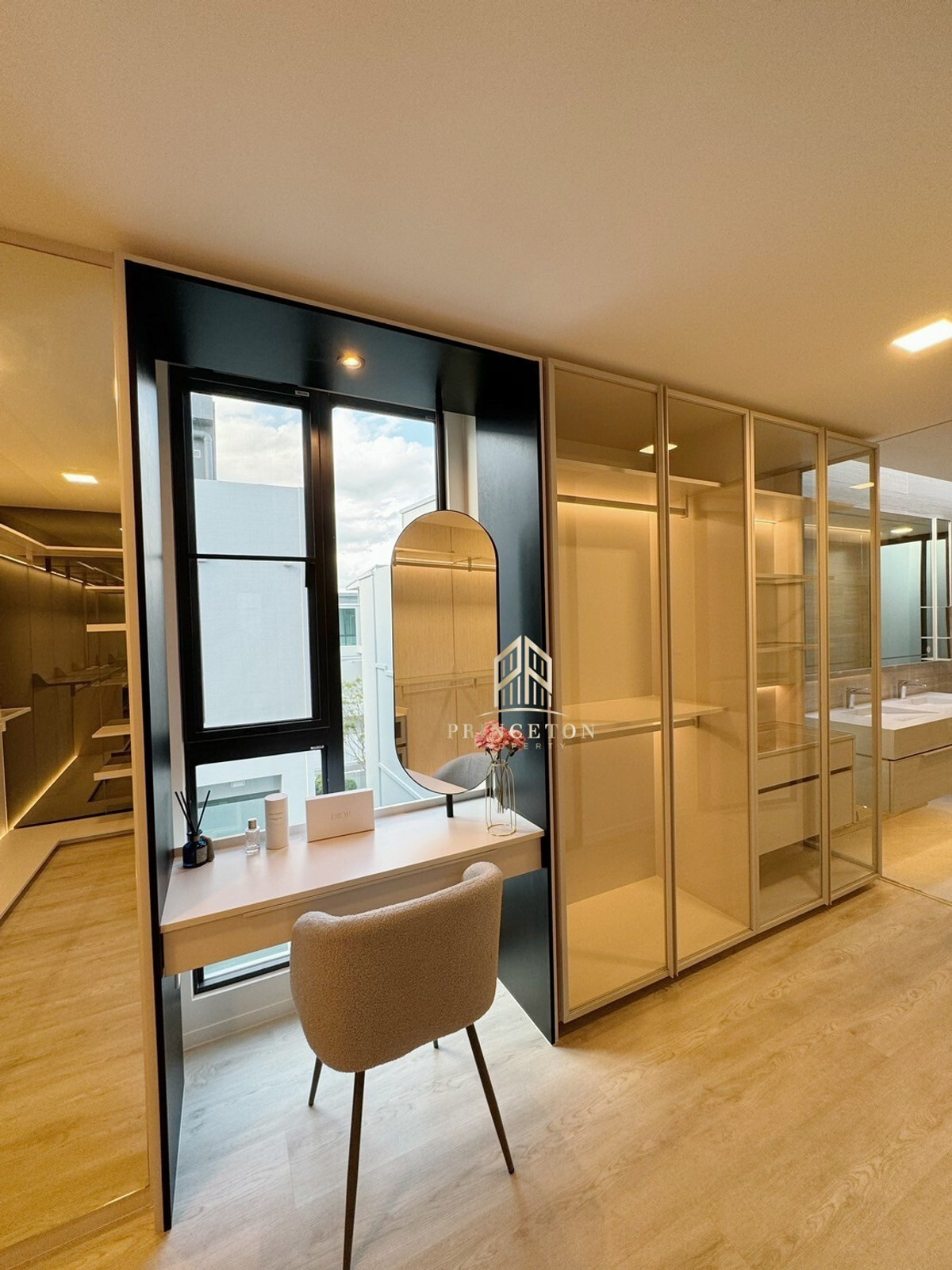 HousePattanakan, Srinakarin :  Luxury House For Sale or Rent VIVE Krungthep Kreetha next to Wellington School 📞092-4252445