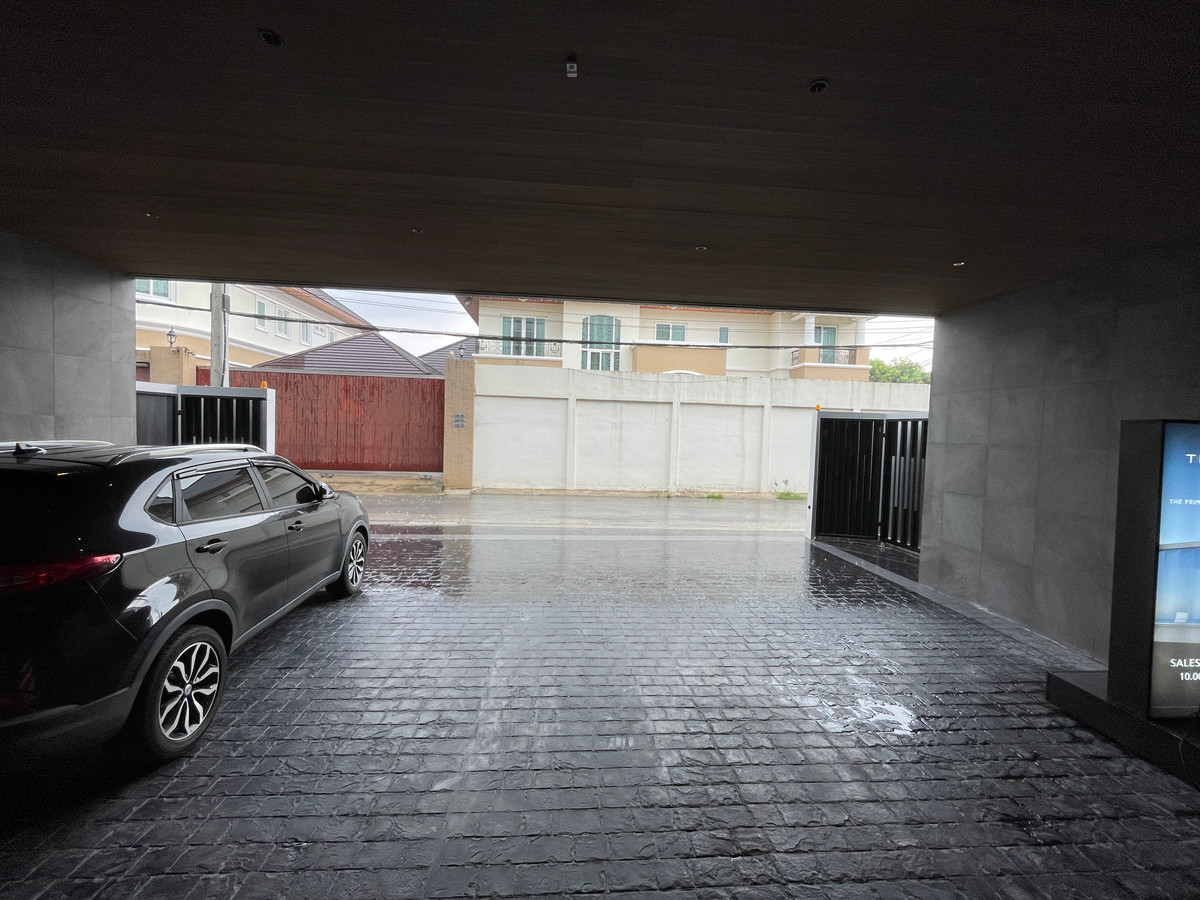 ขายบ้านโชคชัย4 ลาดพร้าว71 : ขายบ้านเดี่ยว Super Luxury THIRRA Ladprao แบบ Signature 575 ตร.ม. พร้อมสระว่ายน้ำส่วนตัว ตกแต่งครบพร้อมเครื่องใช้ไฟฟ้า ใกล้ MRT ภาวนา เพียง 700 ม.