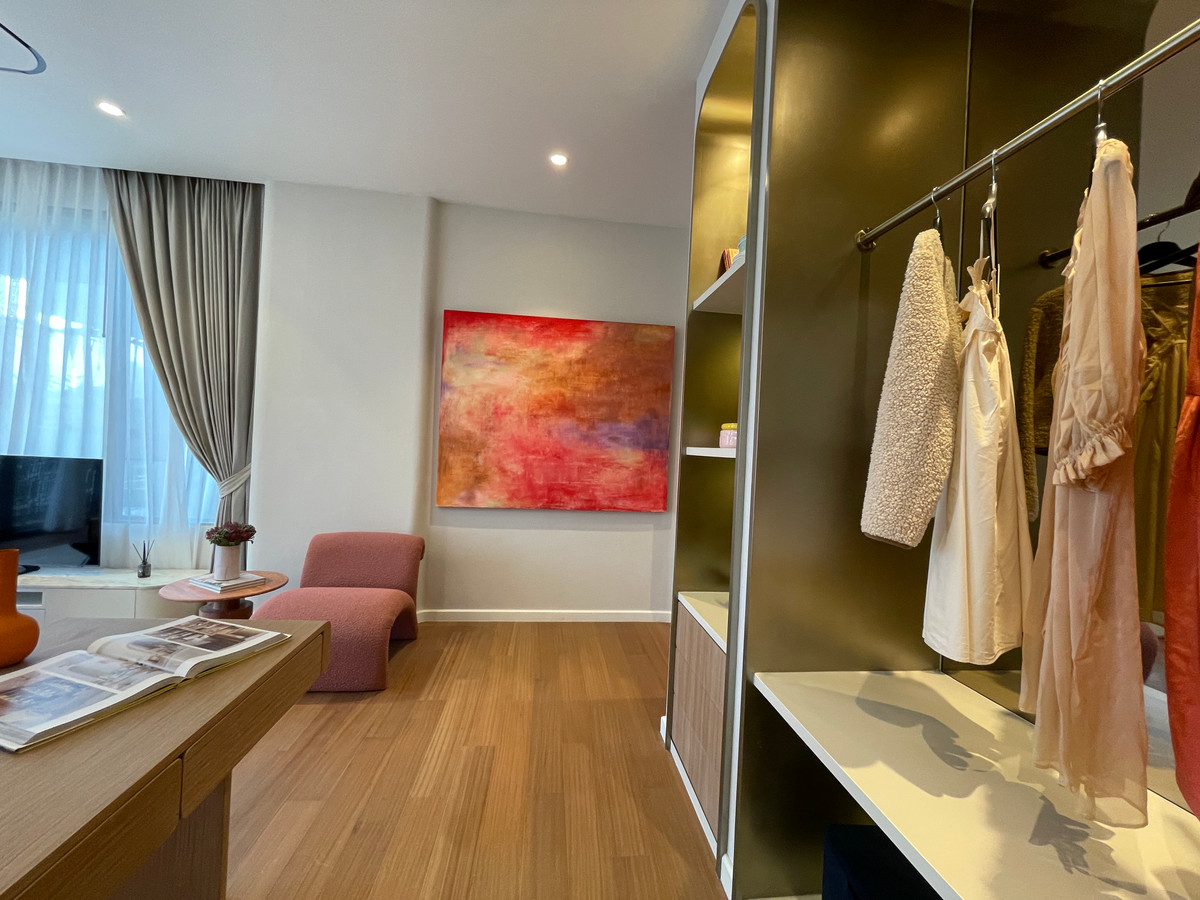 ขายบ้านโชคชัย4 ลาดพร้าว71 : ขายบ้านเดี่ยว Super Luxury THIRRA Ladprao แบบ Signature 575 ตร.ม. พร้อมสระว่ายน้ำส่วนตัว ตกแต่งครบพร้อมเครื่องใช้ไฟฟ้า ใกล้ MRT ภาวนา เพียง 700 ม.