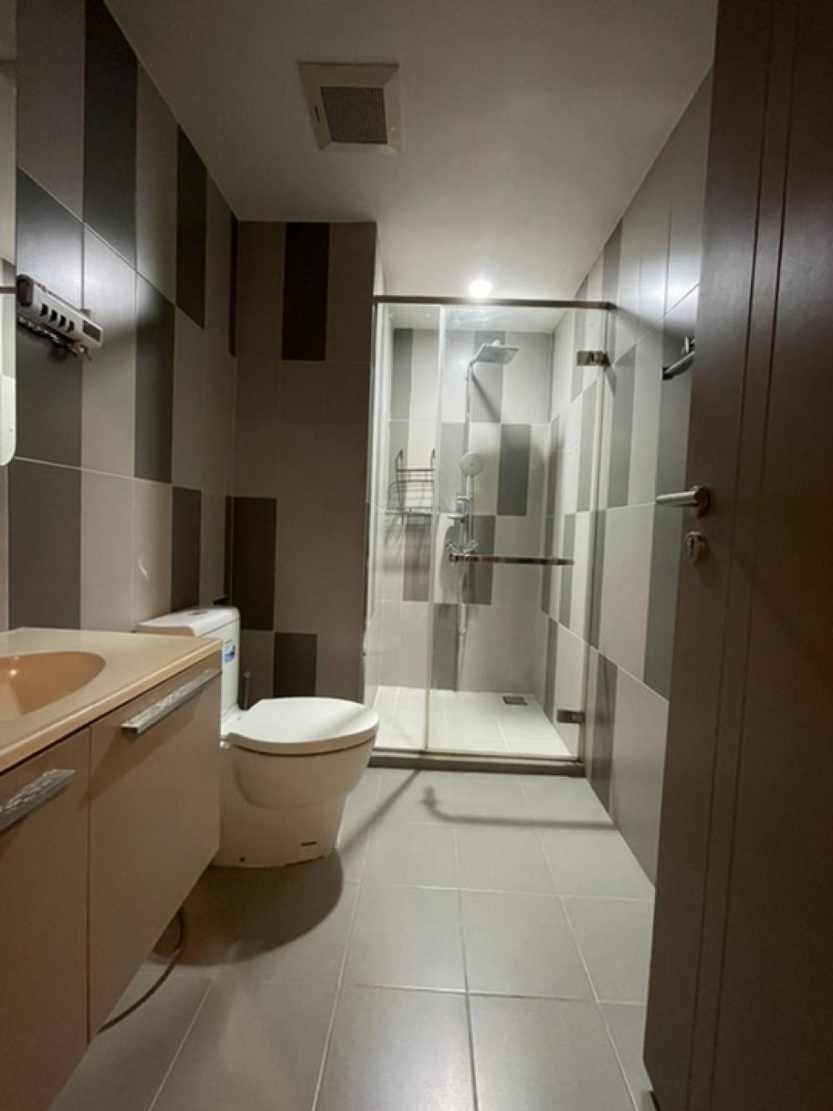 ขายคอนโดวงเวียนใหญ่ เจริญนคร : Teal Sathorn Taksin【𝐒𝐄𝐋𝐋 & 𝐑𝐄𝐍𝐓】🔥ห้อง 3 นอน 3 น้ำ ห้องใหญ่ เหมาะกับครอบครัว ตกแต่งพร้อม สไตล์โมเดิร์น เฟอร์ครบครัน🔥 ติดต่อไลน์ไอดี: @hacondo