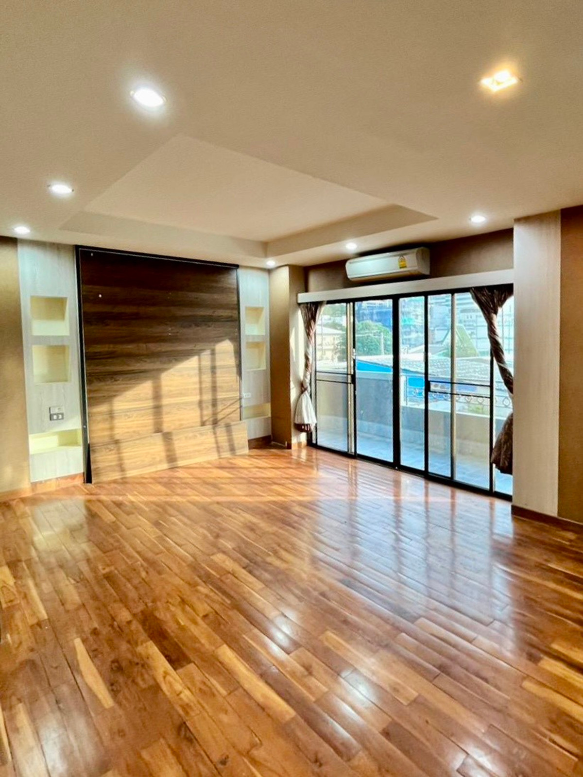 ขายโฮมออฟฟิศรัชดา ห้วยขวาง : Rare Large Standalone Office – ซอยรัชดาภิเษก 3 11b12b 45mb - Office Building - Ratchada 3 📞Call 090 919 9898