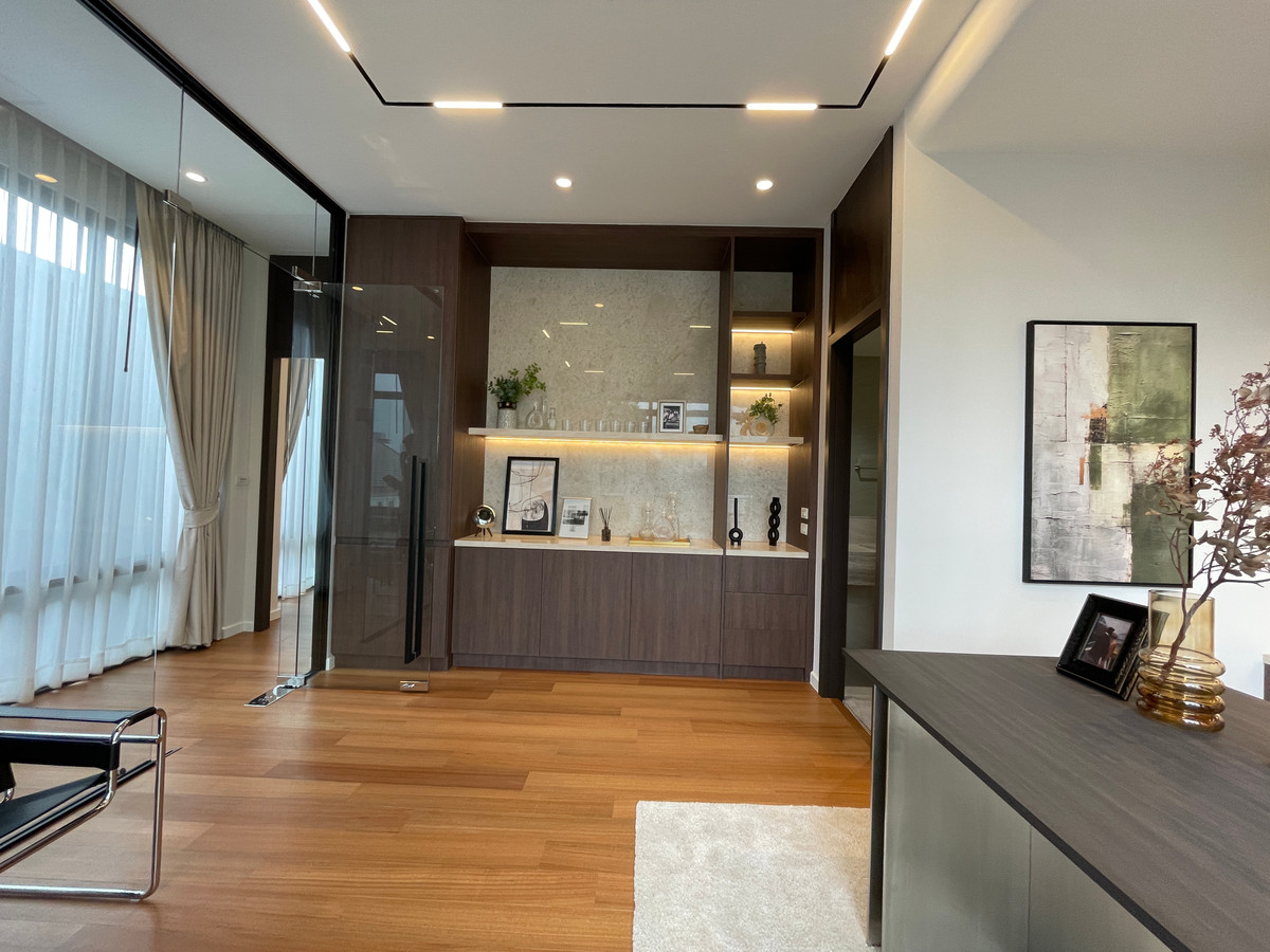 ขายบ้านโชคชัย4 ลาดพร้าว71 : ขายบ้านเดี่ยว Super Luxury THIRRA Ladprao แบบ Signature 575 ตร.ม. พร้อมสระว่ายน้ำส่วนตัว ตกแต่งครบพร้อมเครื่องใช้ไฟฟ้า ใกล้ MRT ภาวนา เพียง 700 ม.