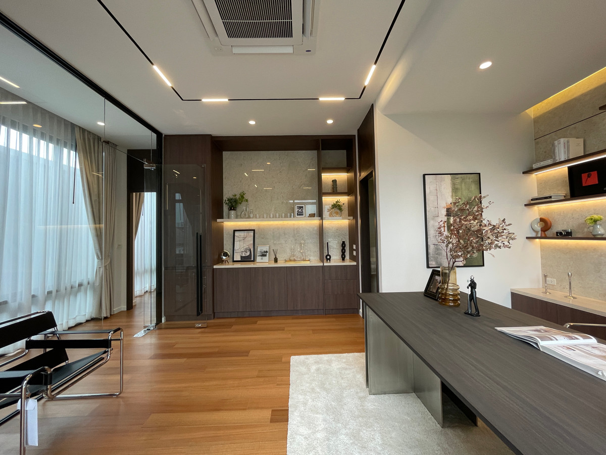 ขายบ้านโชคชัย4 ลาดพร้าว71 : ขายบ้านเดี่ยว Super Luxury THIRRA Ladprao แบบ Signature 575 ตร.ม. พร้อมสระว่ายน้ำส่วนตัว ตกแต่งครบพร้อมเครื่องใช้ไฟฟ้า ใกล้ MRT ภาวนา เพียง 700 ม.