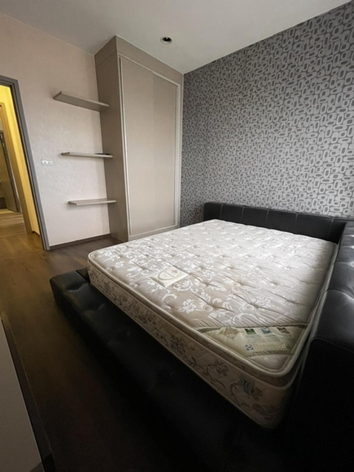 ขายคอนโดวงเวียนใหญ่ เจริญนคร : Teal Sathorn Taksin【𝐒𝐄𝐋𝐋 & 𝐑𝐄𝐍𝐓】🔥ห้อง 3 นอน 3 น้ำ ห้องใหญ่ เหมาะกับครอบครัว ตกแต่งพร้อม สไตล์โมเดิร์น เฟอร์ครบครัน🔥 ติดต่อไลน์ไอดี: @hacondo