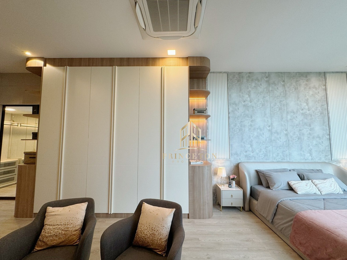 HousePattanakan, Srinakarin :  Luxury House For Sale or Rent VIVE Krungthep Kreetha next to Wellington School 📞092-4252445