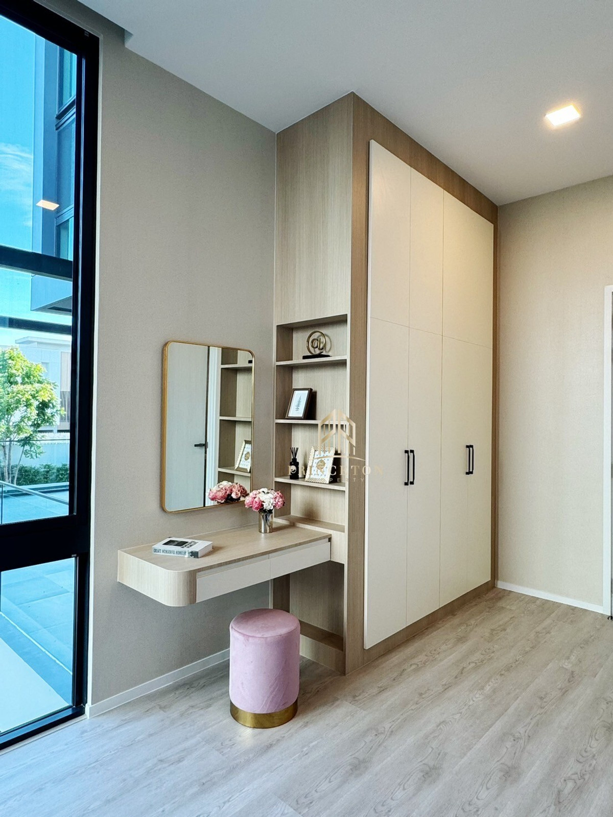 HousePattanakan, Srinakarin :  Luxury House For Sale or Rent VIVE Krungthep Kreetha next to Wellington School 📞092-4252445