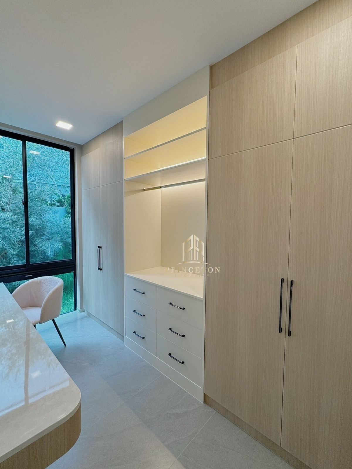 HousePattanakan, Srinakarin :  Luxury House For Sale or Rent VIVE Krungthep Kreetha next to Wellington School 📞092-4252445