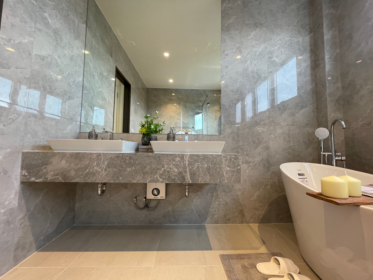 ขายบ้านโชคชัย4 ลาดพร้าว71 : ขายบ้านเดี่ยว Super Luxury THIRRA Ladprao แบบ Signature 575 ตร.ม. พร้อมสระว่ายน้ำส่วนตัว ตกแต่งครบพร้อมเครื่องใช้ไฟฟ้า ใกล้ MRT ภาวนา เพียง 700 ม.