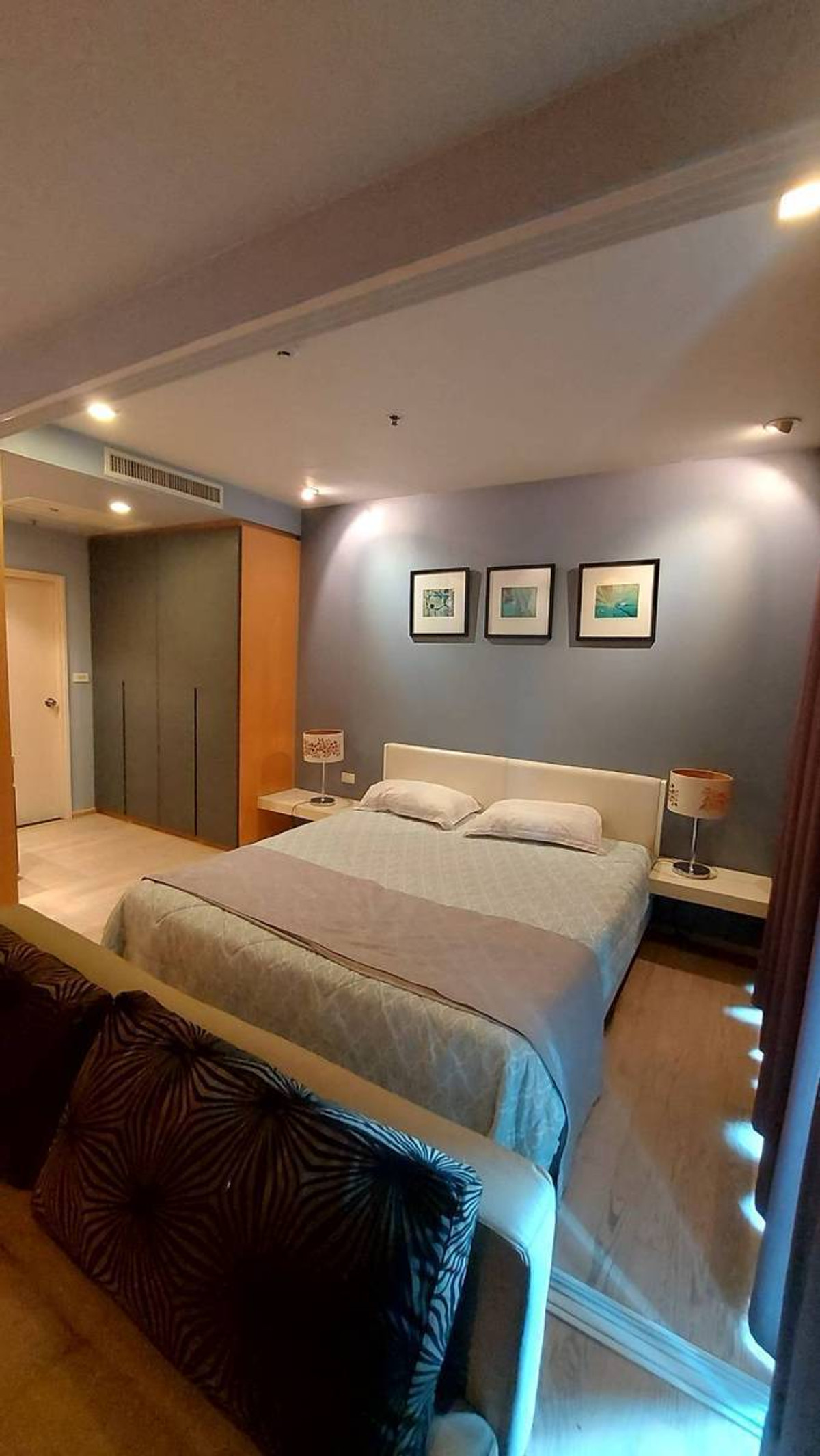 For RentCondoSukhumvit, Asoke, Thonglor : Condo for rent Noble Remix (Sukhumvit36) next to BTS Thonglor.