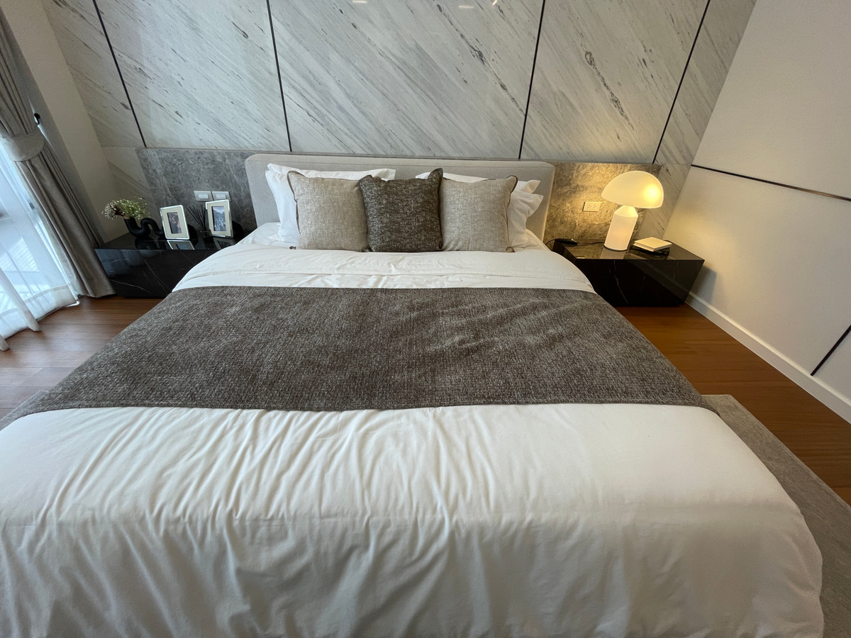 ขายบ้านโชคชัย4 ลาดพร้าว71 : ขายบ้านเดี่ยว Super Luxury THIRRA Ladprao แบบ Signature 575 ตร.ม. พร้อมสระว่ายน้ำส่วนตัว ตกแต่งครบพร้อมเครื่องใช้ไฟฟ้า ใกล้ MRT ภาวนา เพียง 700 ม.