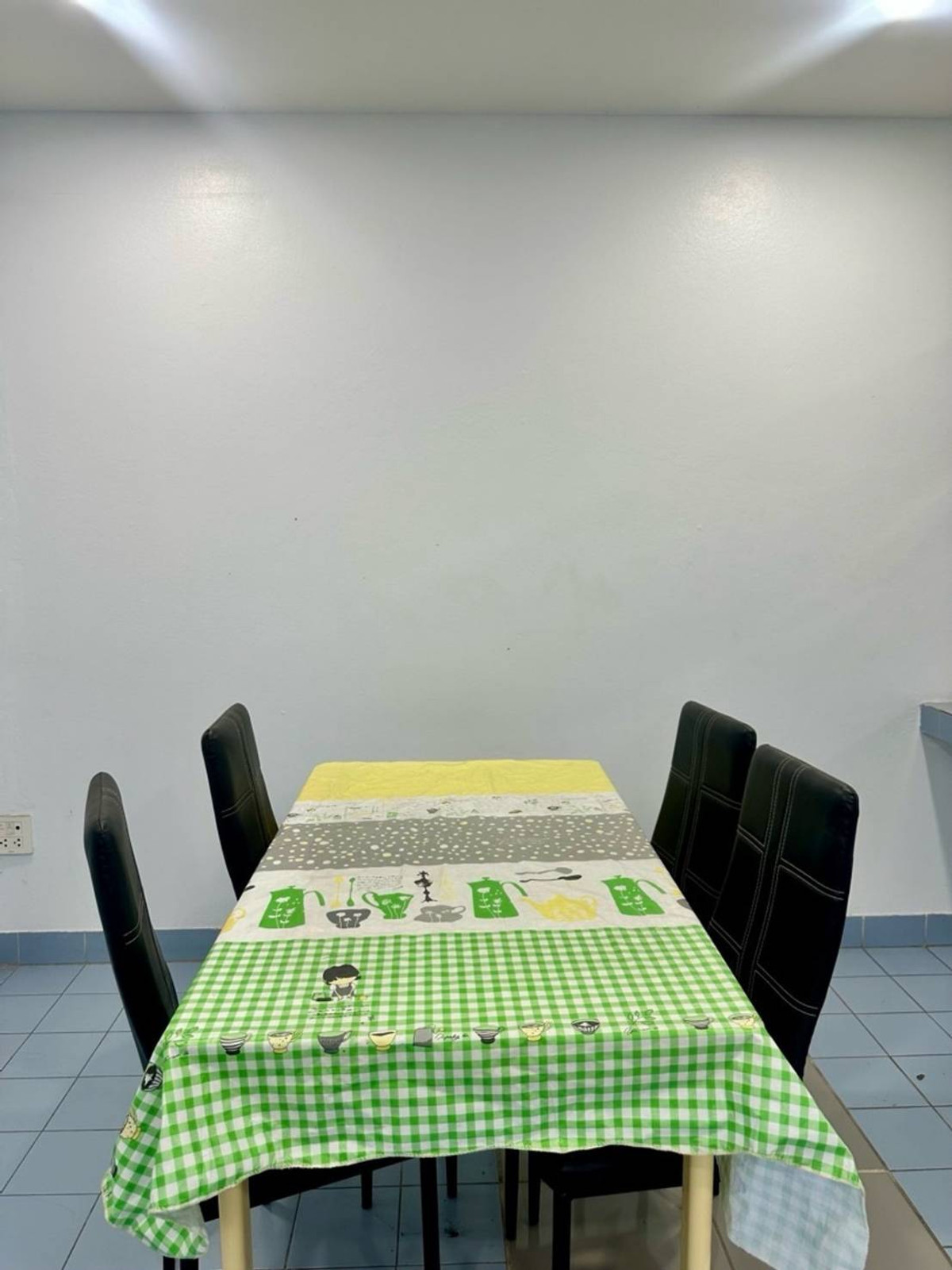 For RentShop HouseSamut Prakan,Samrong : Commercial building for rent near MRTA Samrong, just 1 minute.