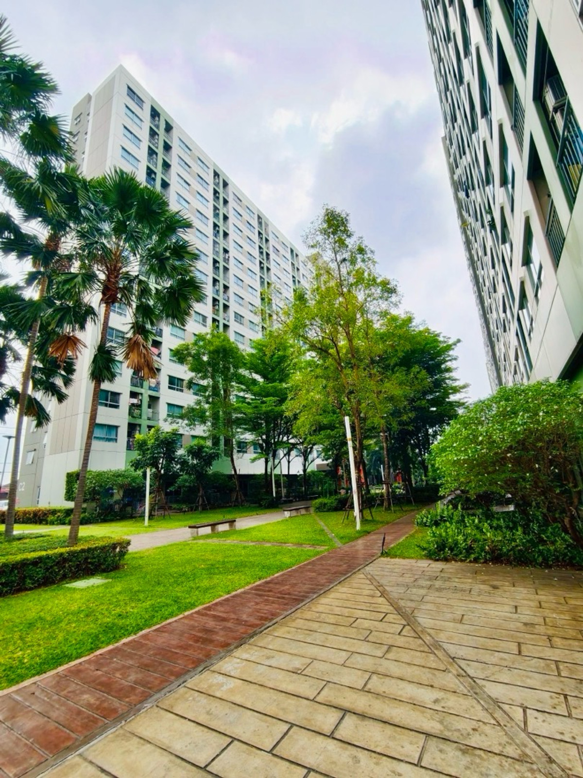 ขายคอนโดนวมินทร์ รามอินทรา : ขาย/เช่าด่วน! คอนโดลุมพินี พาร์ค นวมินทร์-ศรีบูรพา 
ซ.นวมินทร์36-38 คลองกุ่ม, บึงกุ่ม T. 081-834-1501 (ตี๋)