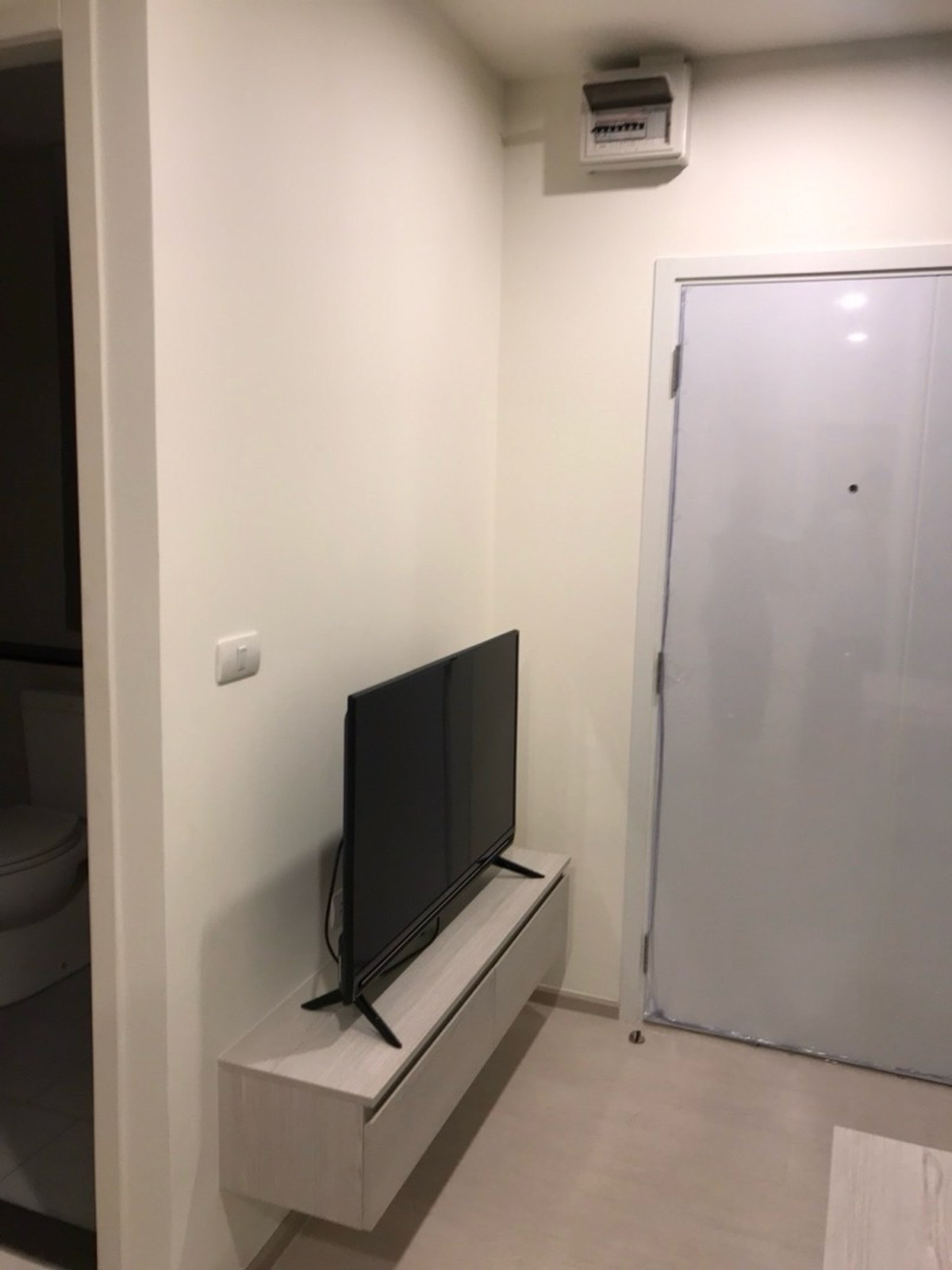 For RentCondoSamut Prakan,Samrong : For rent Aspire erawan (Aspire Erawan) 
 🛏️ 1 bedroom 🛁 1 bathroom 🛋️ 1 living room, size 27 sq m., 10th floor, Building B ✨ Price 10,000 baht ✨