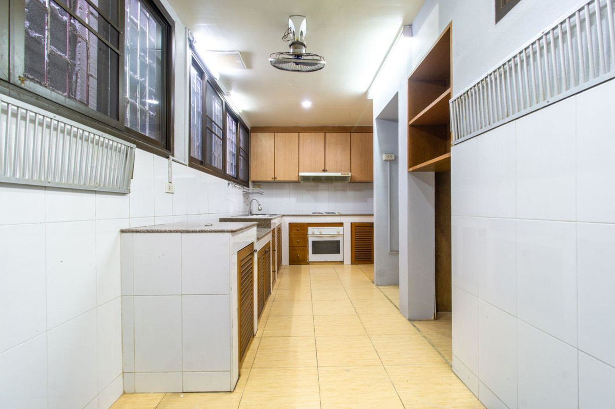 ขายทาวน์โฮมสาทร นราธิวาส : LTH14655 – Townhouse for Sale | Central Sathorn | 250 sqm | 4 Bedrooms 3 Bathrooms | Luxury Spacious Layout Prime Location | Near MRT Lumphini | 18.5 MB | ทาวน์เฮาส์ขาย สาทรกลางเมือง 250 ตร.ม. 4 ห้องนอน 3 ห้องน้ำ พื้นที่กว้าง ทำเลไพรม์ ใกล้ MRT ลุมพินี รา