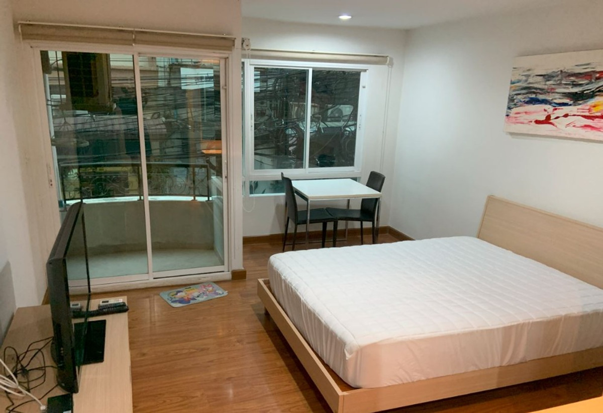 ให้เช่าคอนโดสีลม ศาลาแดง บางรัก : Surawong City Resort【𝐑𝐄𝐍𝐓】🔥ห้องกว้างสบาย เตียงใหญ่ เฟอร์ครบ พร้อมมุมโต๊ะนั่งชิล🔥 ติดต่อไลน์ไอดี: @hacondo