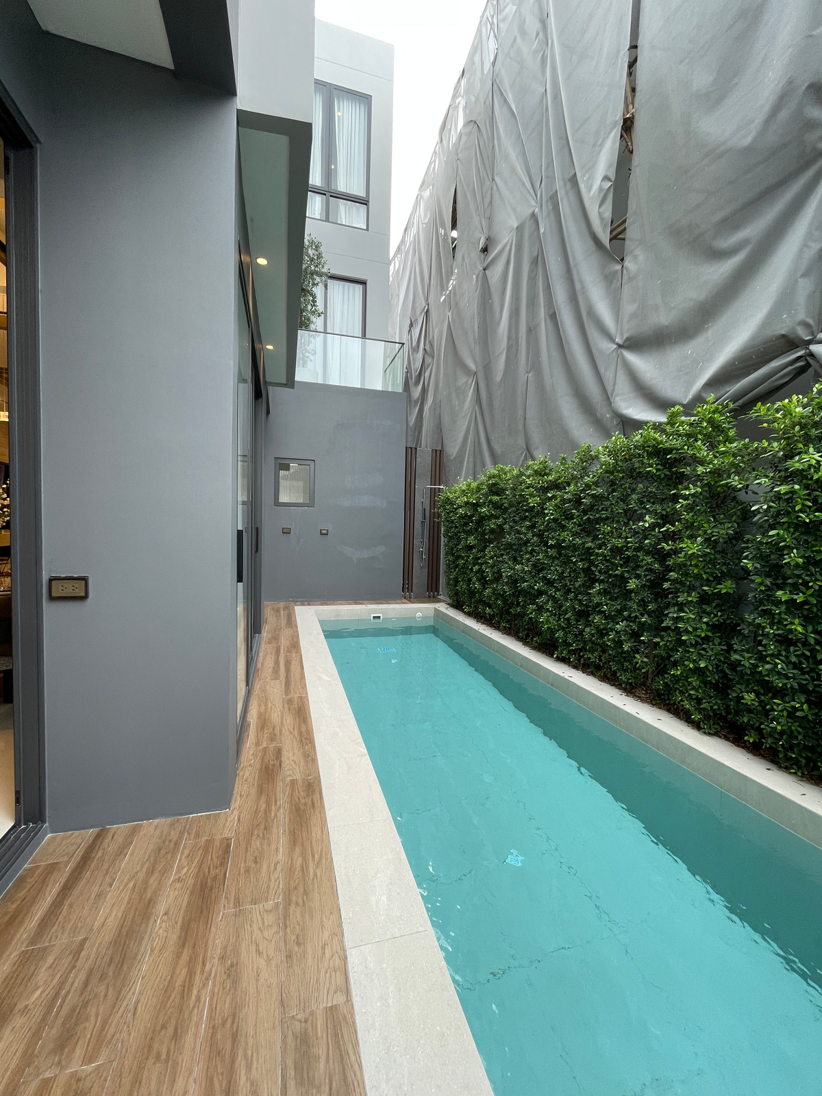 ขายบ้านโชคชัย4 ลาดพร้าว71 : ขายบ้านเดี่ยว Super Luxury THIRRA Ladprao แบบ Signature 575 ตร.ม. พร้อมสระว่ายน้ำส่วนตัว ตกแต่งครบพร้อมเครื่องใช้ไฟฟ้า ใกล้ MRT ภาวนา เพียง 700 ม.