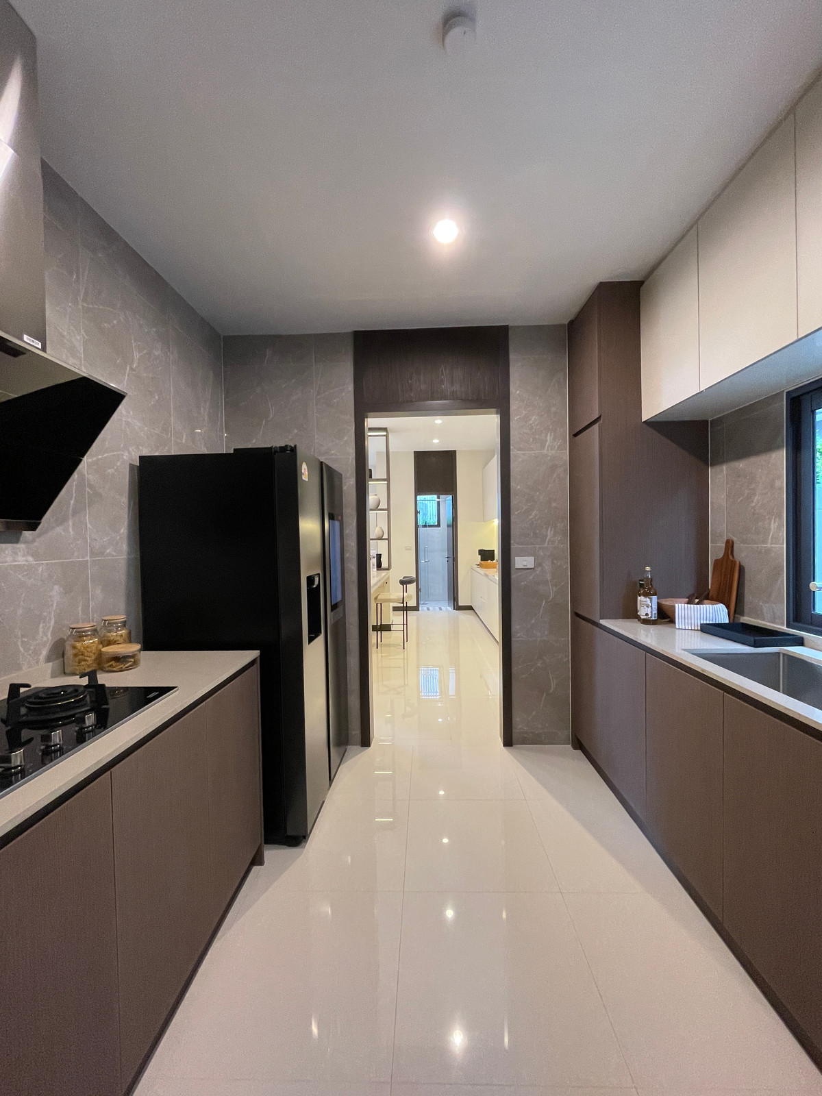 ขายบ้านโชคชัย4 ลาดพร้าว71 : ขายบ้านเดี่ยว Super Luxury THIRRA Ladprao แบบ Signature 575 ตร.ม. พร้อมสระว่ายน้ำส่วนตัว ตกแต่งครบพร้อมเครื่องใช้ไฟฟ้า ใกล้ MRT ภาวนา เพียง 700 ม.