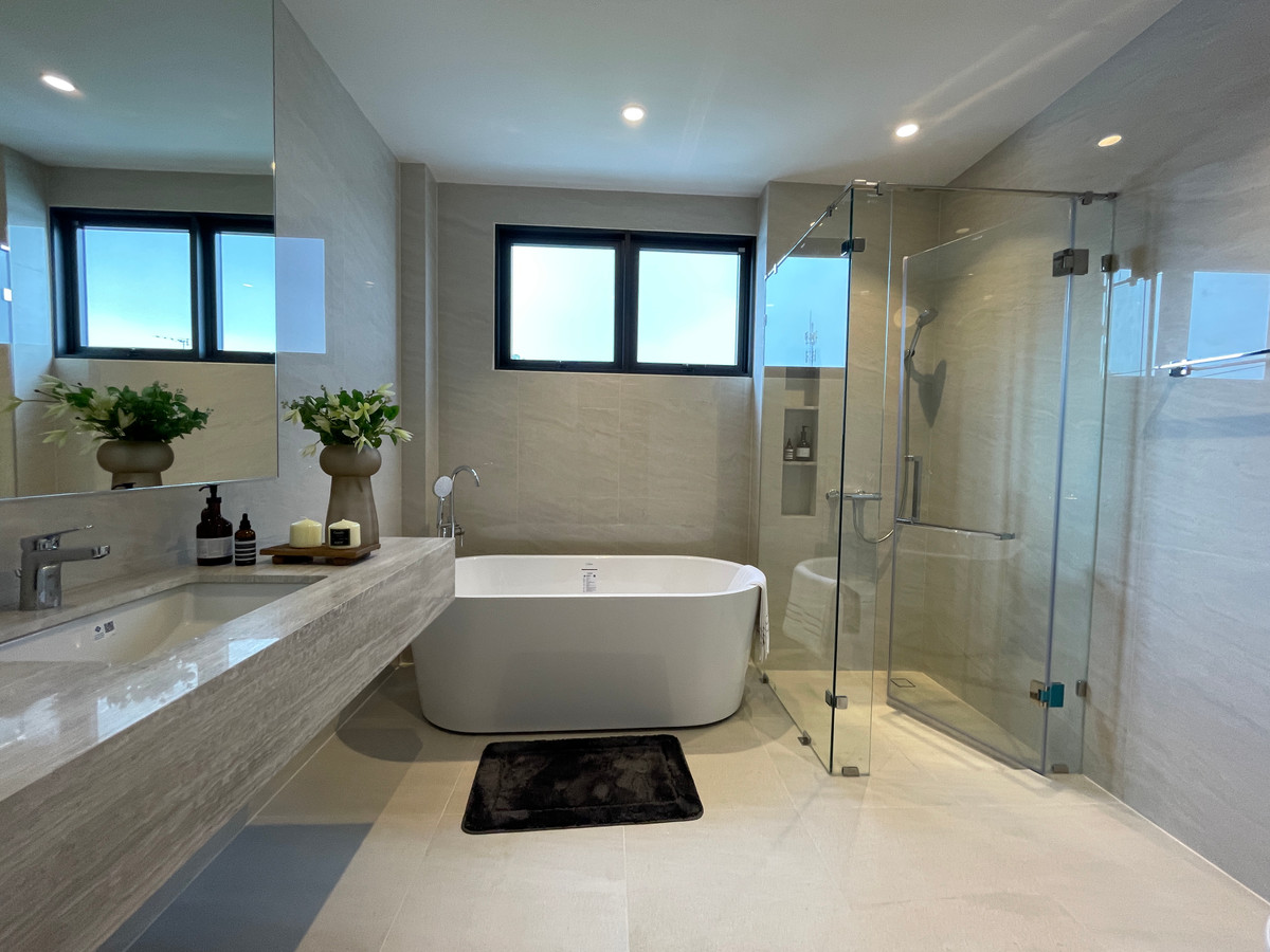 ขายบ้านโชคชัย4 ลาดพร้าว71 : ขายบ้านเดี่ยว Super Luxury THIRRA Ladprao แบบ Signature 575 ตร.ม. พร้อมสระว่ายน้ำส่วนตัว ตกแต่งครบพร้อมเครื่องใช้ไฟฟ้า ใกล้ MRT ภาวนา เพียง 700 ม.