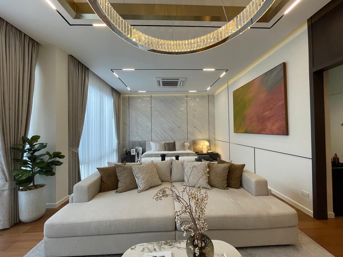 ขายบ้านโชคชัย4 ลาดพร้าว71 : ขายบ้านเดี่ยว Super Luxury THIRRA Ladprao แบบ Signature 575 ตร.ม. พร้อมสระว่ายน้ำส่วนตัว ตกแต่งครบพร้อมเครื่องใช้ไฟฟ้า ใกล้ MRT ภาวนา เพียง 700 ม.