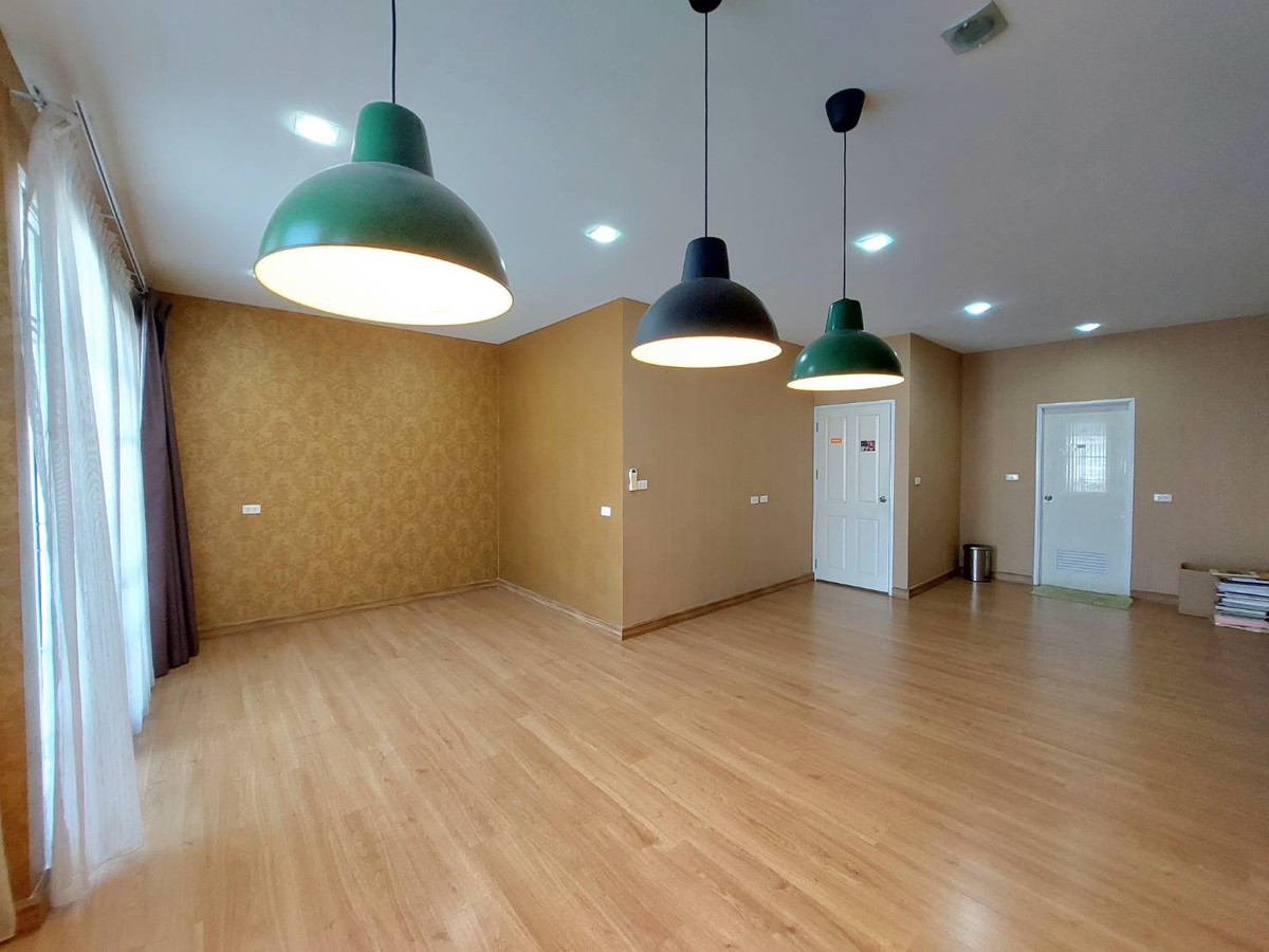 ทาวน์โฮมเกษตร นวมินทร์ ลาดปลาเค้า : ขาย/ให้เช่าทาวน์โฮม 3 ชั้น โกลเด้นทาวน์ ซ.นวมินทร์ 42  บึงกุ่ม 5 ห้องนอน 4 ห้องน้ำ ต่อเติมครบ คุ้มค่าทุกตารางนิ้ว