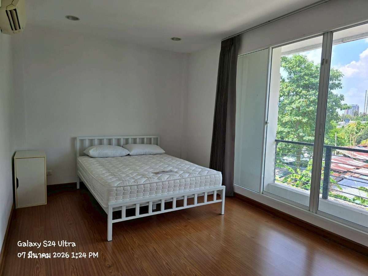 For RentTownhomeEakachai, Bang Bon : 27,000 baht for rent, newly decorated!! Single house mood