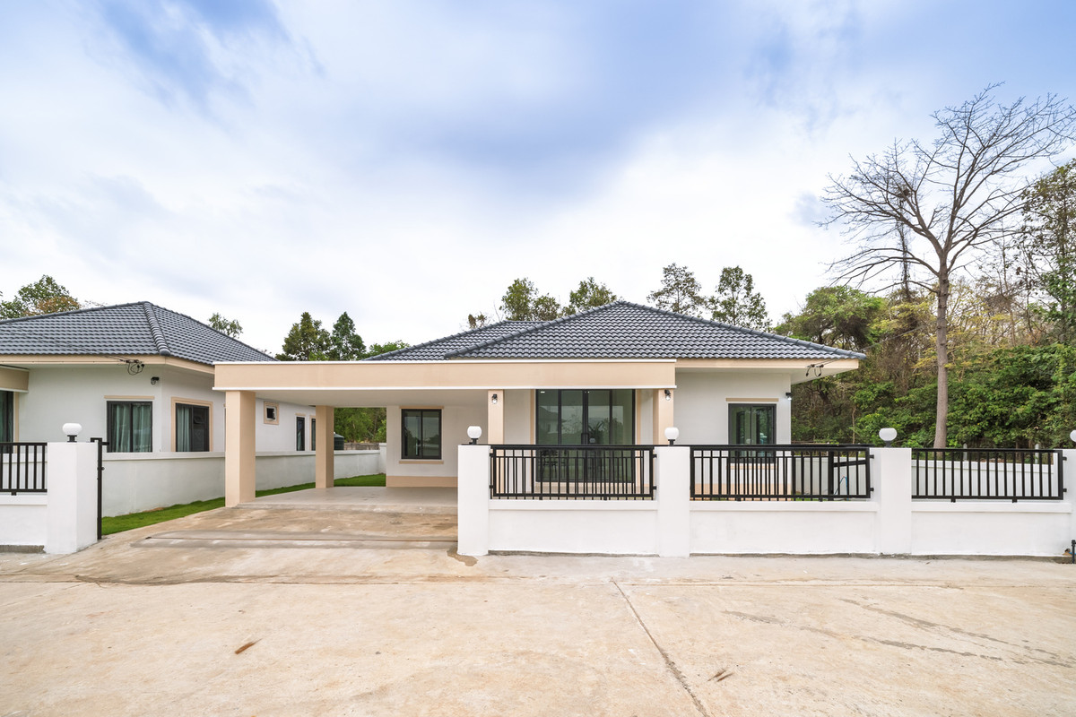 For SaleHouseKhon Kaen : Single house for sale, new project, Happy Rich House, Khon Kaen, 3 bedrooms, 2 bathrooms, parking for 2 cars, near the airport, owner sells it himself.