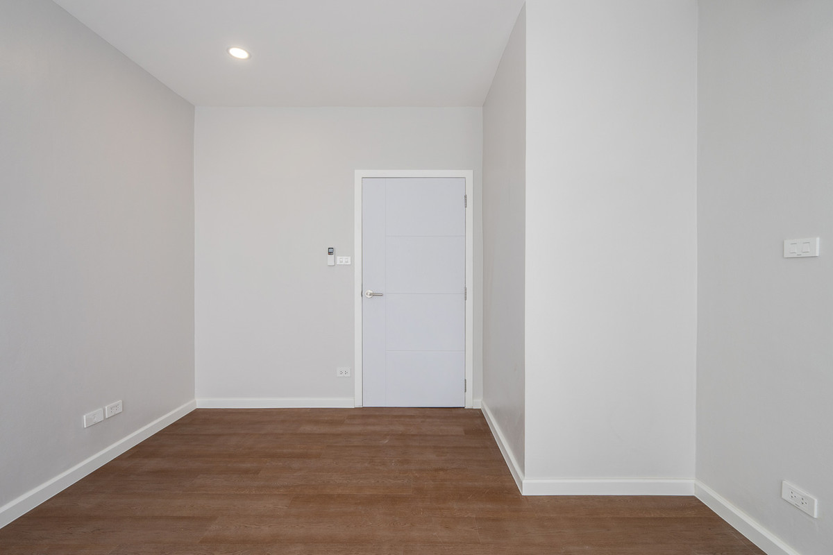 For SaleCondoRatchathewi,Phayathai : Pathumwan Resort, 2 bedrooms, large room, near shopping center, city center_Do796