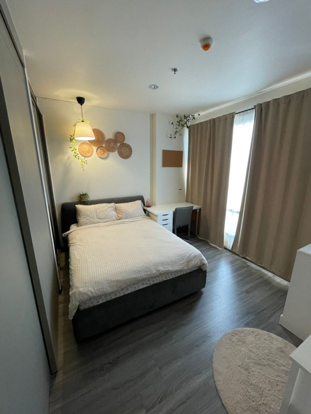 For RentCondoRatchathewi,Phayathai : Ideo Mobi Rangnam【𝐒𝐄𝐋𝐋 & 𝐑𝐄𝐍𝐓】🔥Natural Cozy Room: Soft cream tones, warm and relaxing mood🔥 Contact Line ID: @hacondo