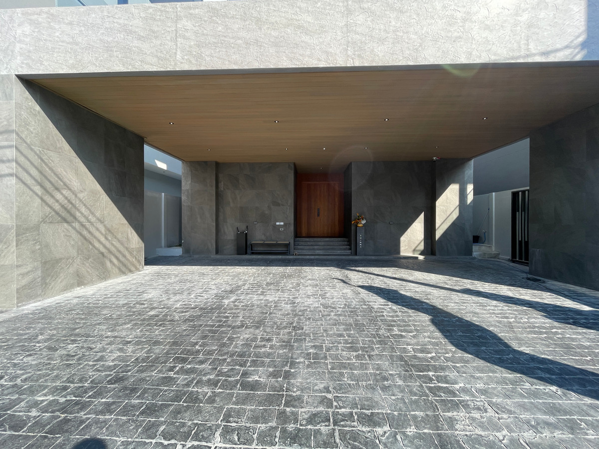 ขายบ้านโชคชัย4 ลาดพร้าว71 : ขายบ้านเดี่ยว Super Luxury THIRRA Ladprao แบบ Signature 575 ตร.ม. พร้อมสระว่ายน้ำส่วนตัว ตกแต่งครบพร้อมเครื่องใช้ไฟฟ้า ใกล้ MRT ภาวนา เพียง 700 ม.