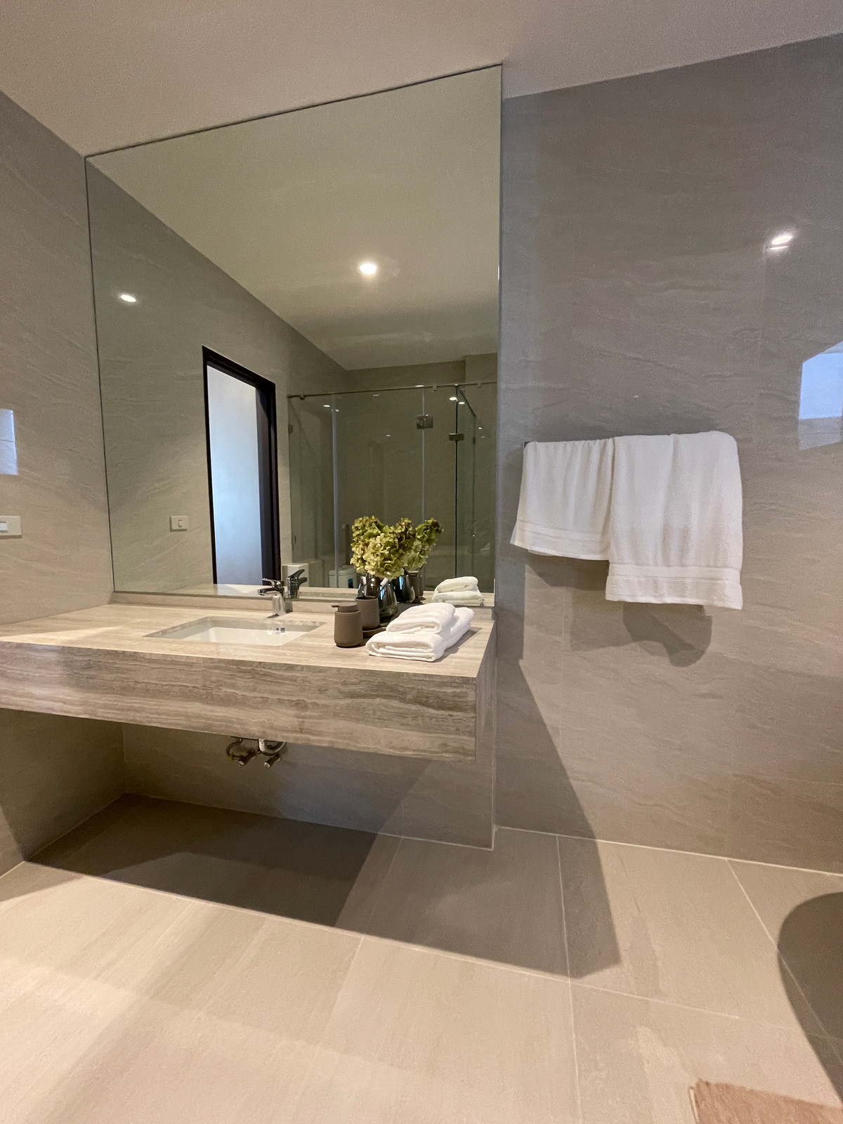 ขายบ้านโชคชัย4 ลาดพร้าว71 : ขายบ้านเดี่ยว Super Luxury THIRRA Ladprao แบบ Signature 575 ตร.ม. พร้อมสระว่ายน้ำส่วนตัว ตกแต่งครบพร้อมเครื่องใช้ไฟฟ้า ใกล้ MRT ภาวนา เพียง 700 ม.