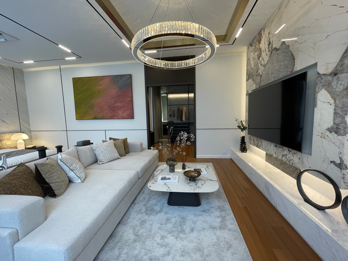 ขายบ้านโชคชัย4 ลาดพร้าว71 : ขายบ้านเดี่ยว Super Luxury THIRRA Ladprao แบบ Signature 575 ตร.ม. พร้อมสระว่ายน้ำส่วนตัว ตกแต่งครบพร้อมเครื่องใช้ไฟฟ้า ใกล้ MRT ภาวนา เพียง 700 ม.